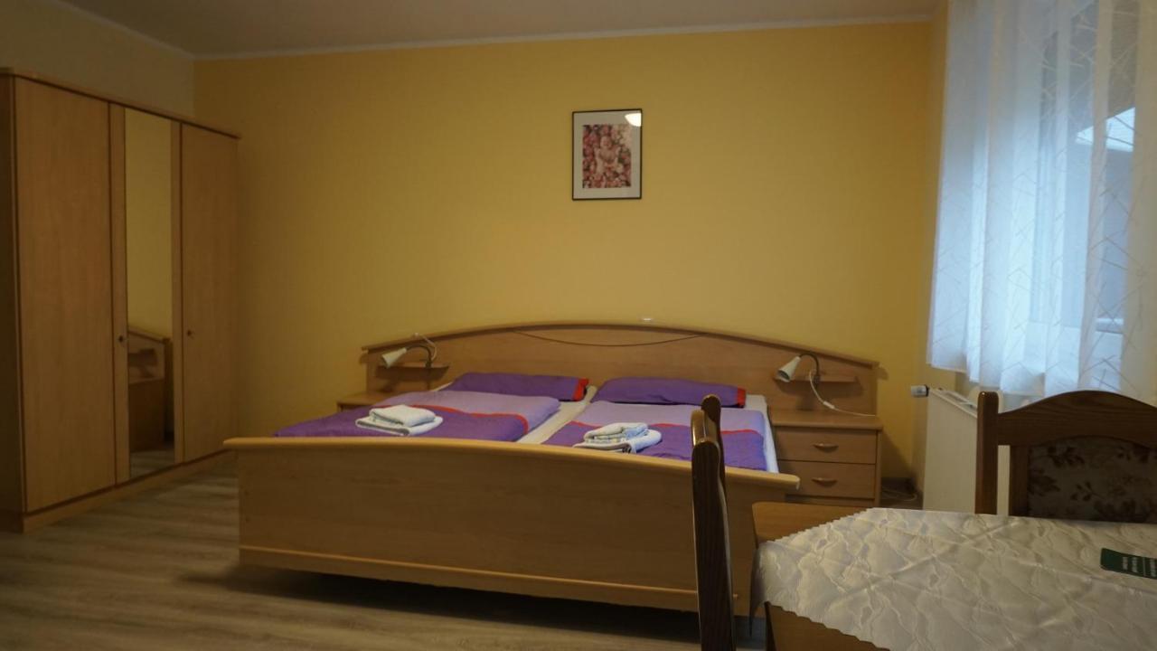 Logia Hotel garni Neuharlingersiel Esterno foto